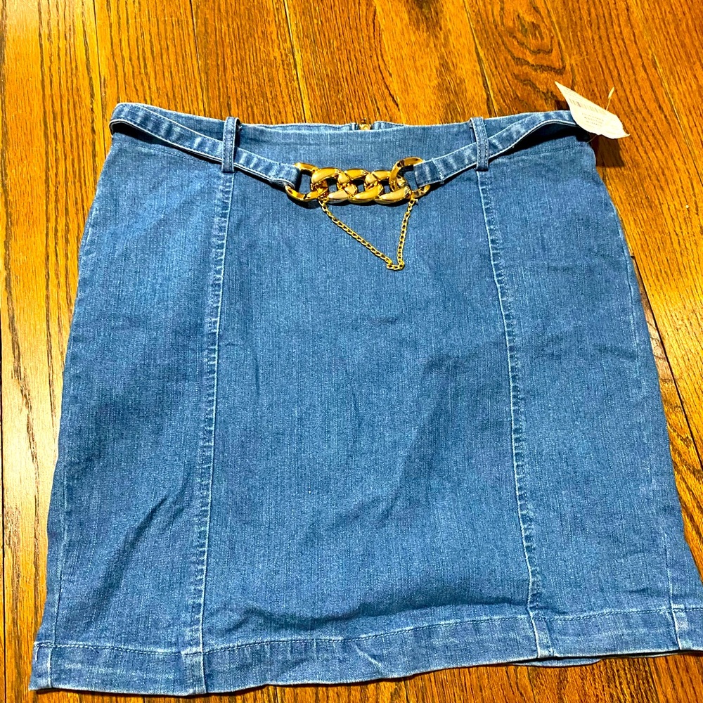 Essential jeans skirt with gold design